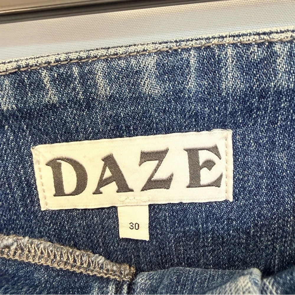 DAZE Shy Girl High Rise Cropped Flare Jeans Size 30 – NWT Style Raw Hem Denim